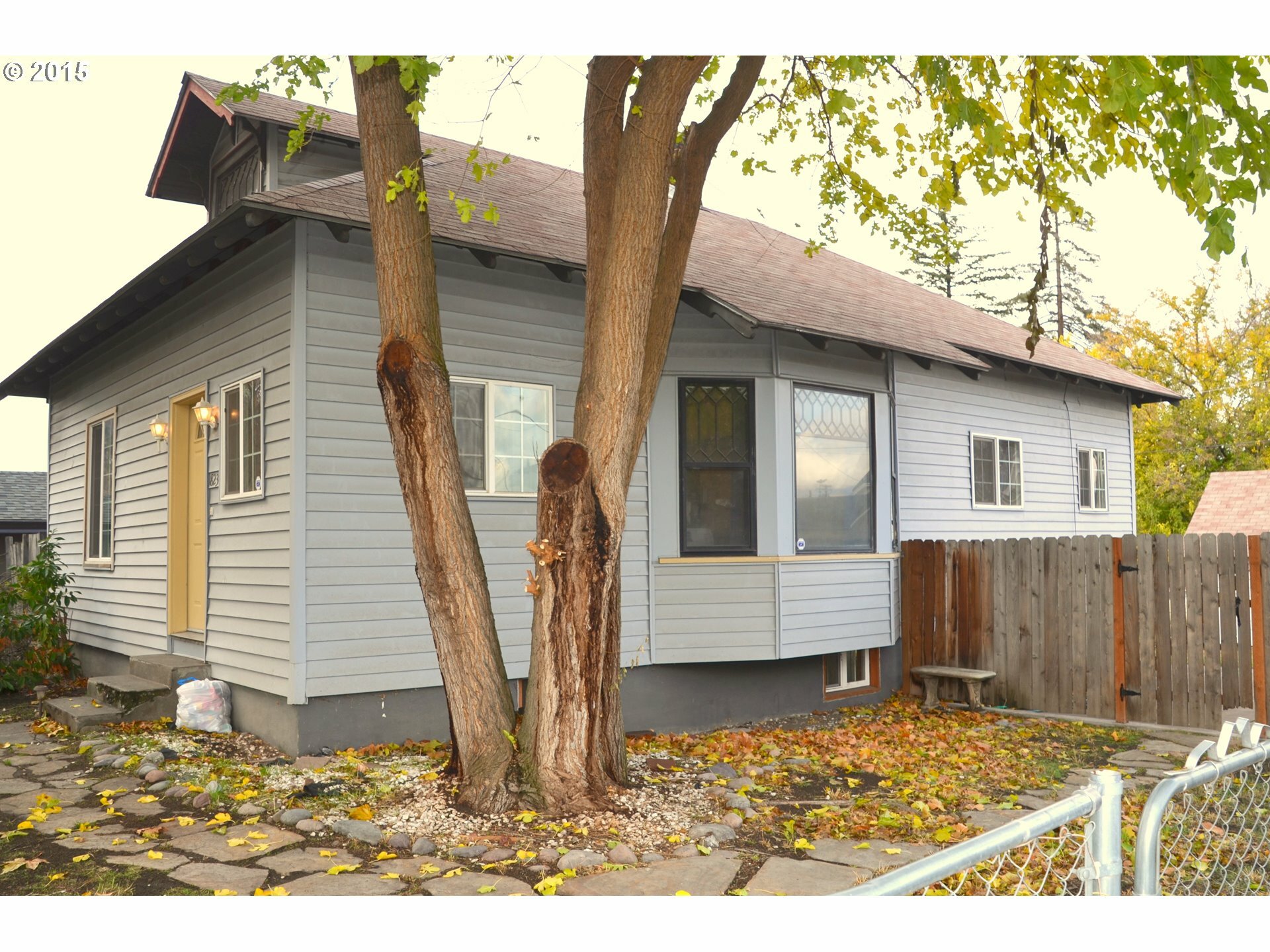 Property Photo: 823 E 12th St OR 97058