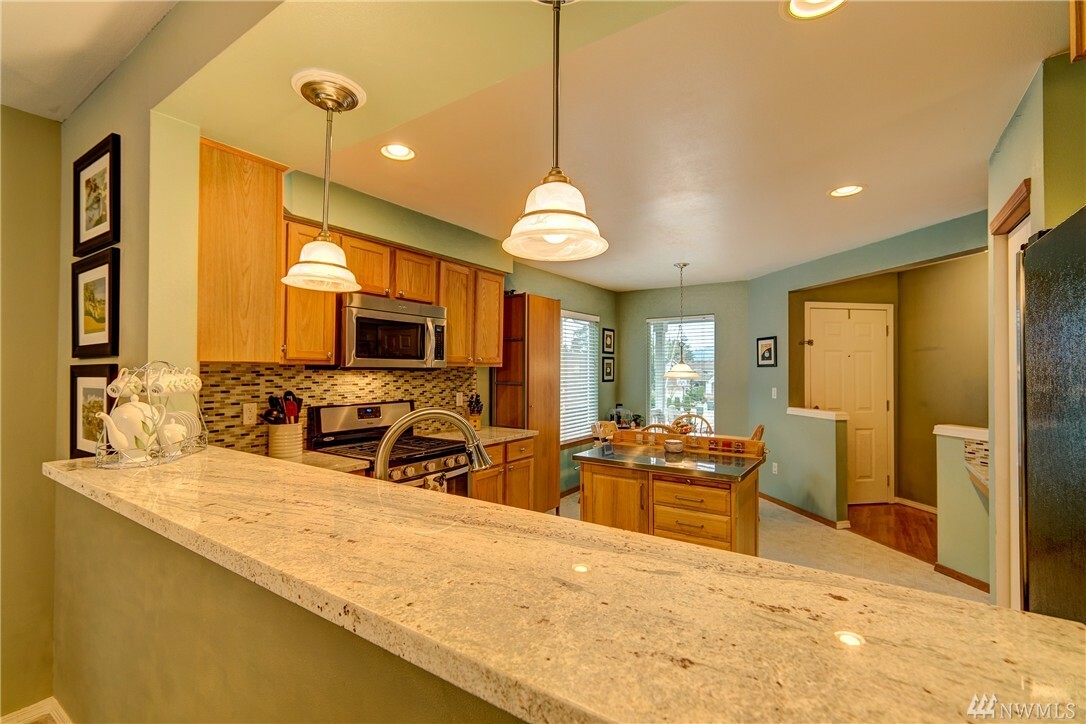 Property Photo: 7563 NE 203rd St WA 98028