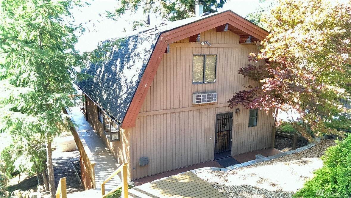 Property Photo:  334 N Alder  WA 98282 