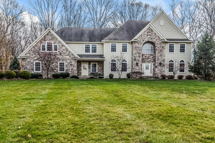 6 Deer Run Rd  Union Twp. NJ 08867 photo