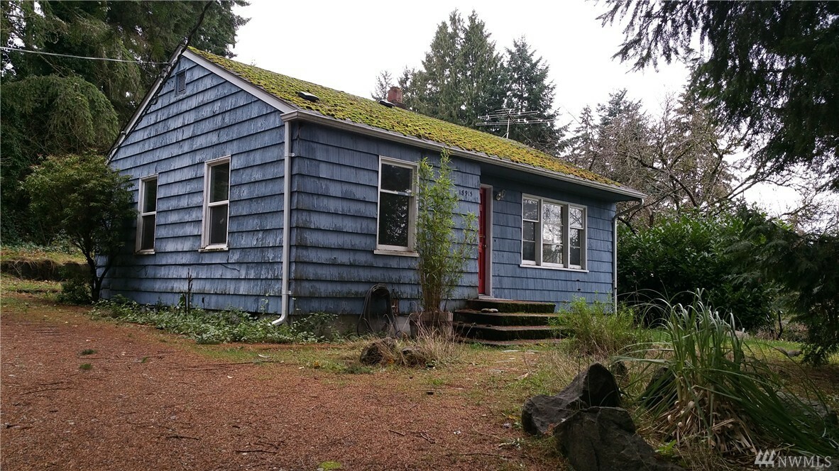 Property Photo:  18915 16th Ave NE  WA 98155 