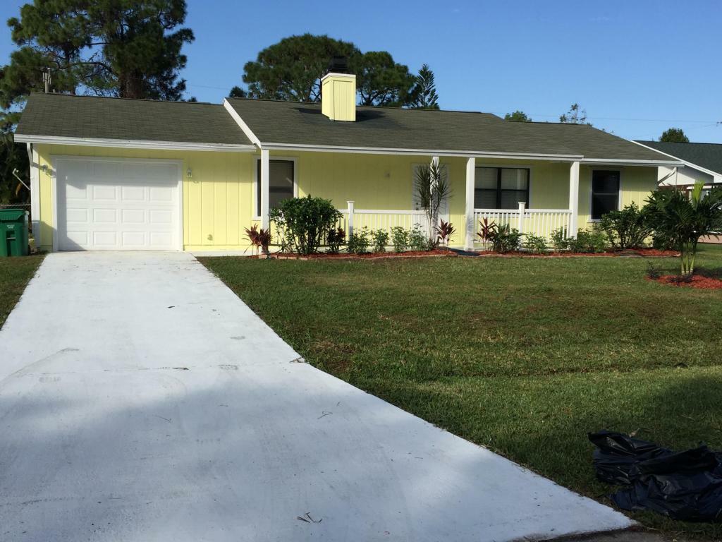 Property Photo:  1818 SW Lennox Street  FL 34953 