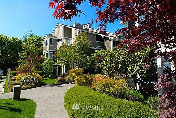 Property Photo:  300 N 130th Street 4105  WA 98133 