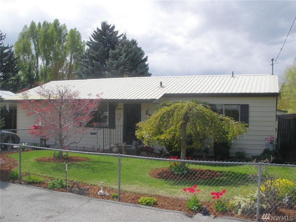 Property Photo: 128 N Joseph Ave WA 98802