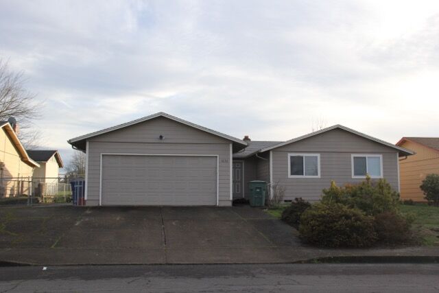 Property Photo:  1632 River Rock Dr NE  OR 97303 