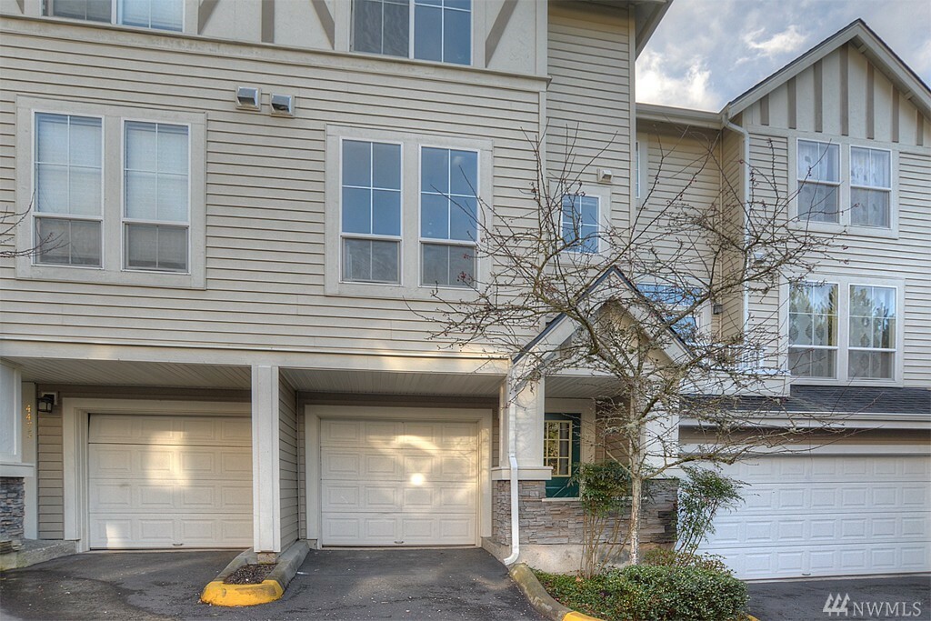 Property Photo: 4473 249th Terr SE WA 98029