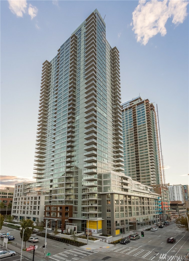 Property Photo: 588 Bell St 3306S WA 98121