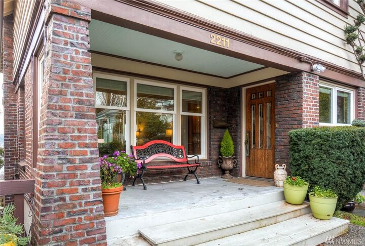 Property Photo: 2211 Broadway Avenue E WA 98102