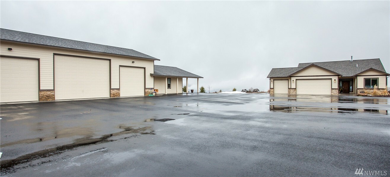 Property Photo: 11 Ohrazda Lane WA 98802
