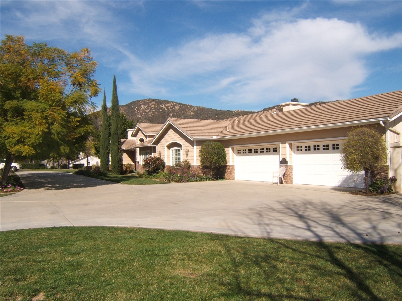 Property Photo:  3217 Old Oak Tree  CA 92026 