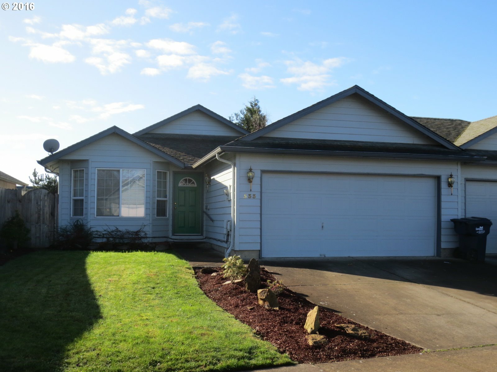 Property Photo: 533 Oakdale Ave OR 97477
