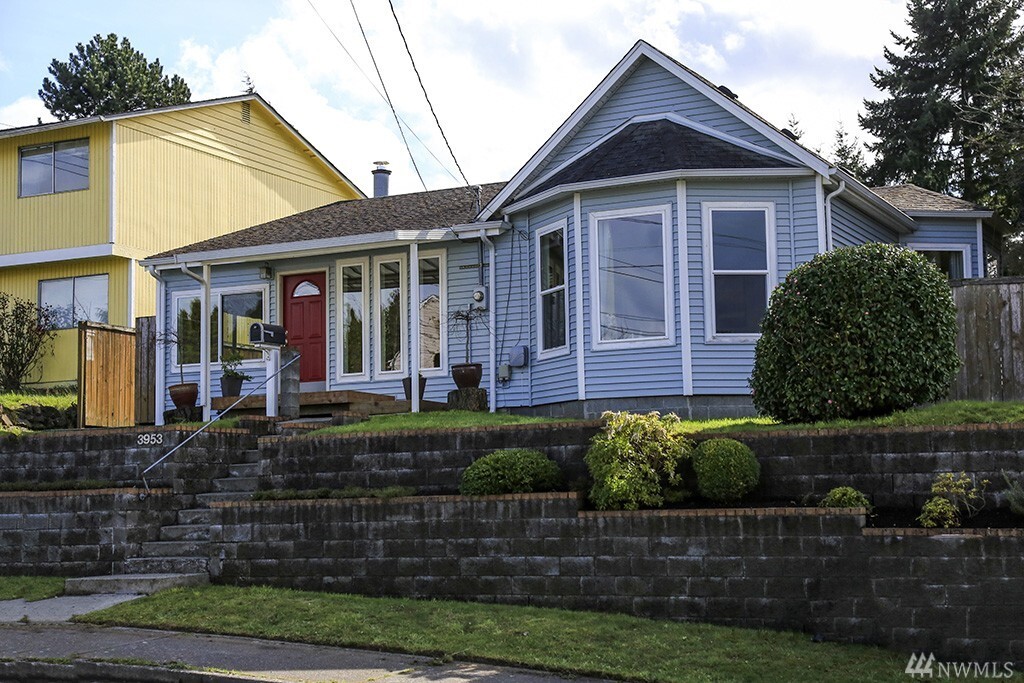 Property Photo: 3953 S Lucile St WA 98118