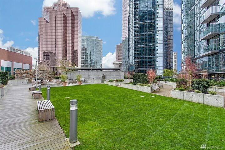 Property Photo: 10700 NE 4th St 3206 WA 98004