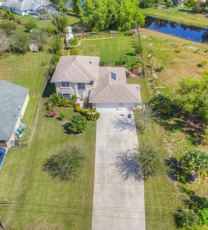 Property Photo:  1867 SE North Buttonwood Drive  FL 34952 