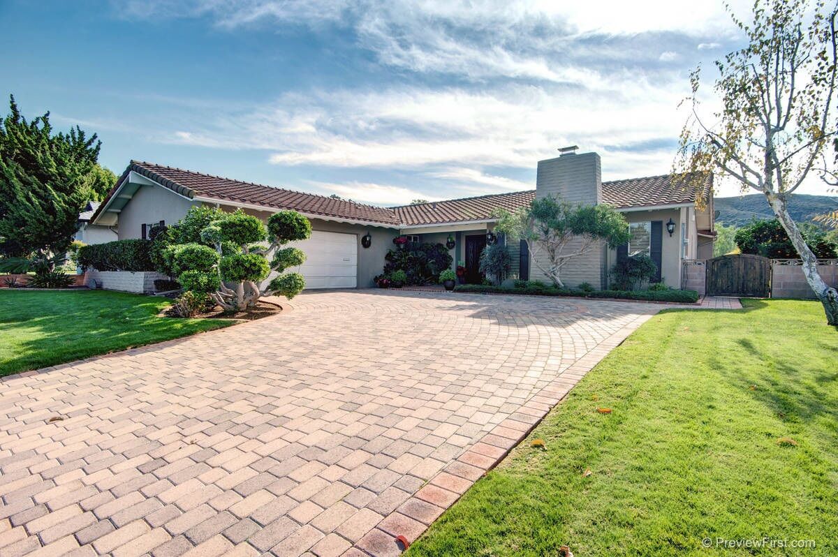 Property Photo: 1323 San Julian Ln CA 92078