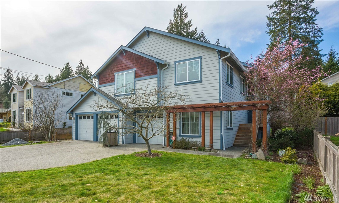 Property Photo: 17037 10th Ave NE WA 98155