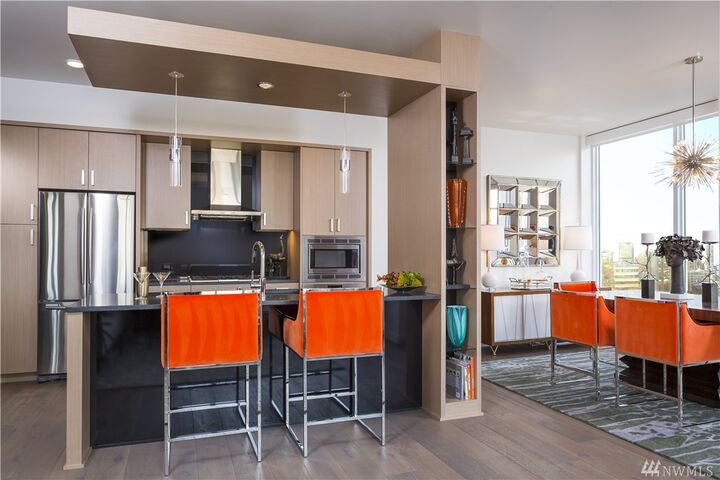 Property Photo: 1321 Seneca Street 607 WA 98101