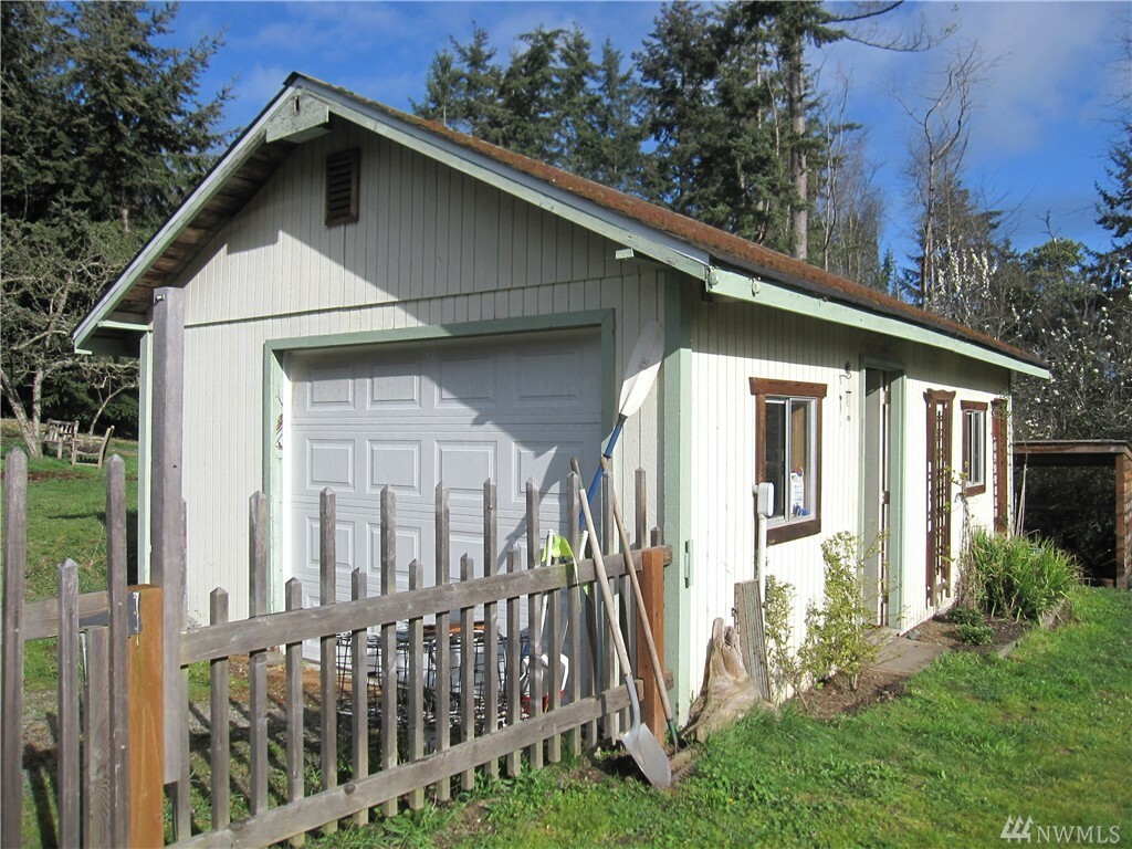 Property Photo:  1803 Walnut St  WA 98368 