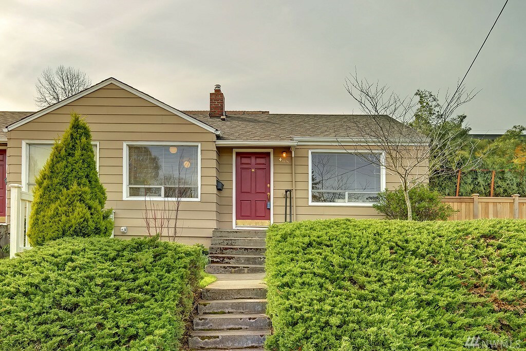 Property Photo:  405 30th Ave E  WA 98112 