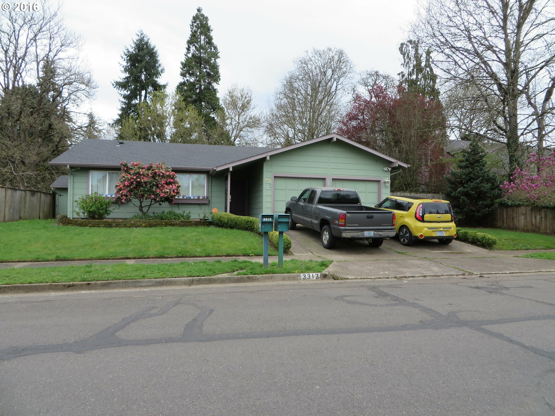 Property Photo: 3312 W 14th Ave OR 97402