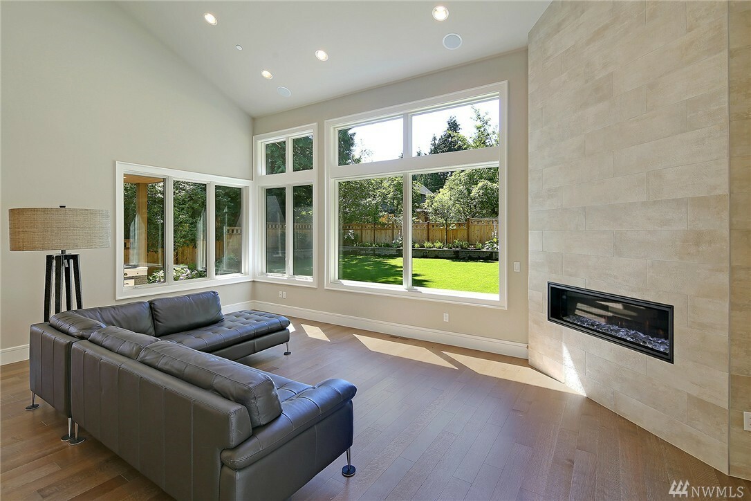Property Photo: 10011 NE 29th Place WA 98004
