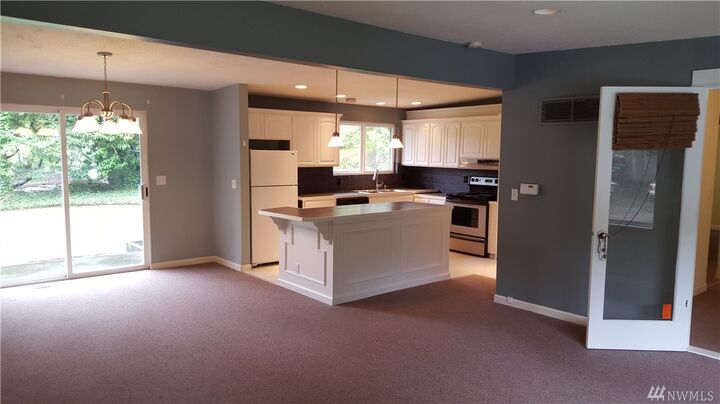 Property Photo:  741 15th Wy  WA 98020 