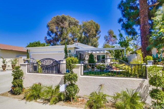 Property Photo: 27386 Tossamar CA 92692