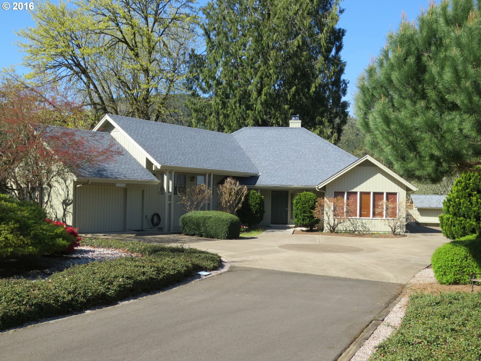 Property Photo: 41815 Madrone St OR 97478