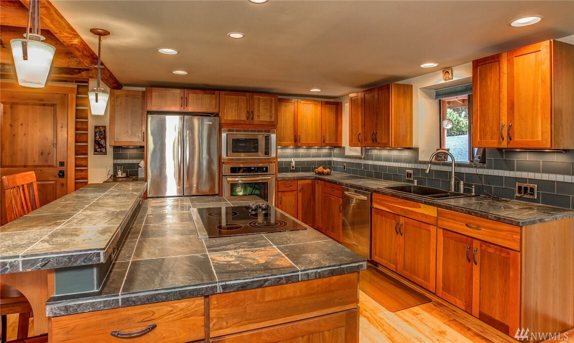 Property Photo: 41 Lake Louise Dr WA 98229
