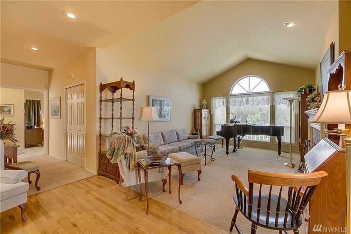 Property Photo:  18624 Blue Ridge Dr  WA 98037 