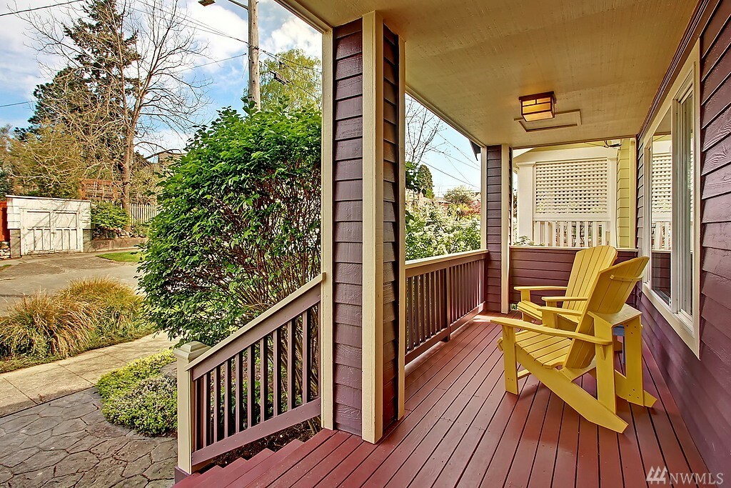 Property Photo: 5809 Kensington Place N WA 98103