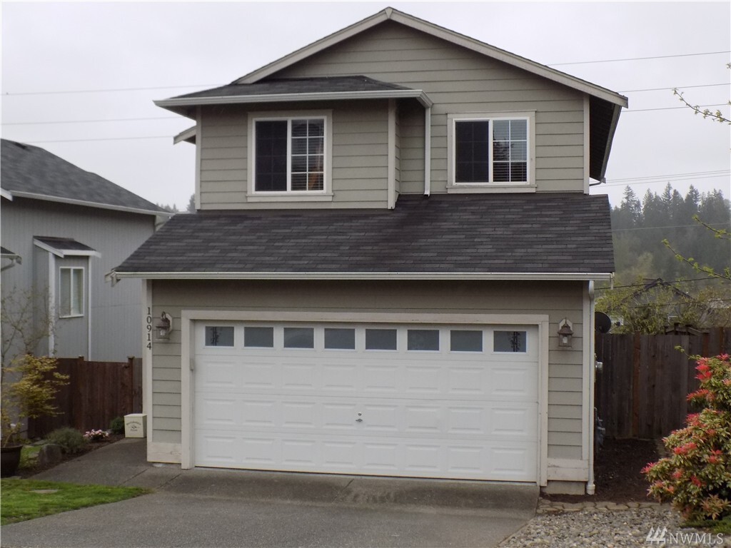 Property Photo:  10914 181st Avenue Pl E  WA 98391 