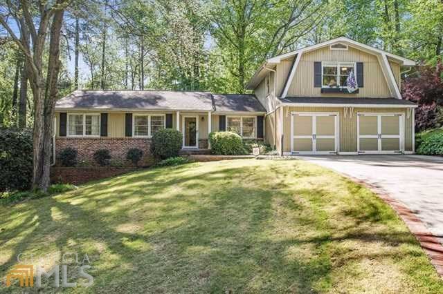 Property Photo: 2018 Fairway Cir GA 30319
