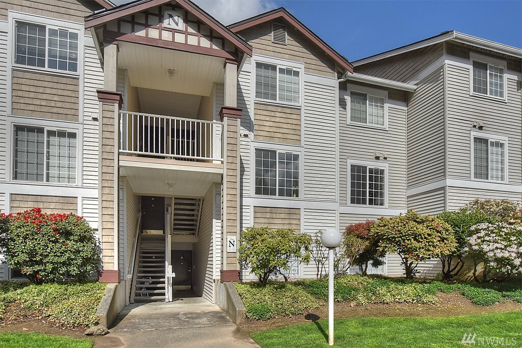 Property Photo: 25235 SE Klahanie Blvd N203 WA 98029