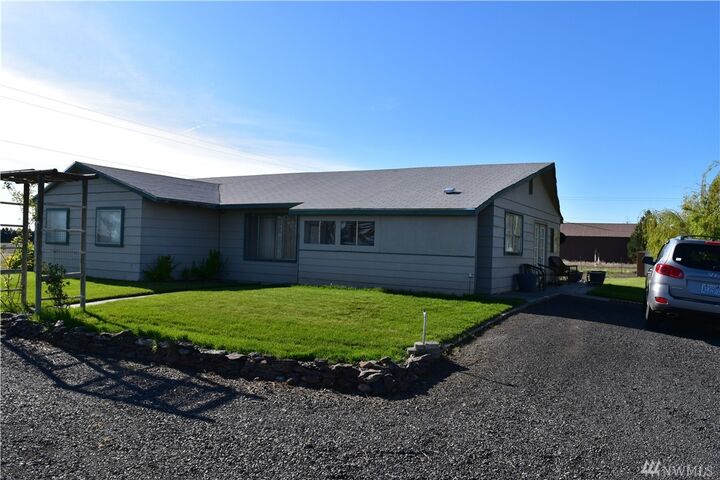 Property Photo: 8383 10 NW WA 98823