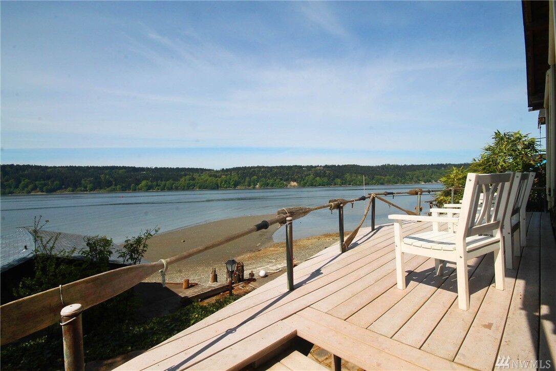 Property Photo: 28239 Manzanita Beach Rd SW WA 98070