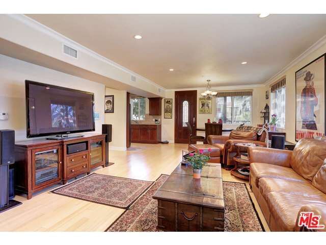 Property Photo: 4837 Beverly 101 CA 90004