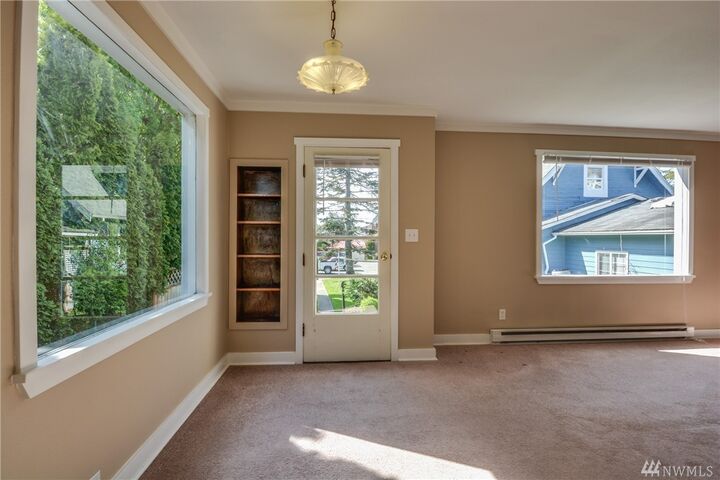 Property Photo:  124 S 6th St  WA 98274 