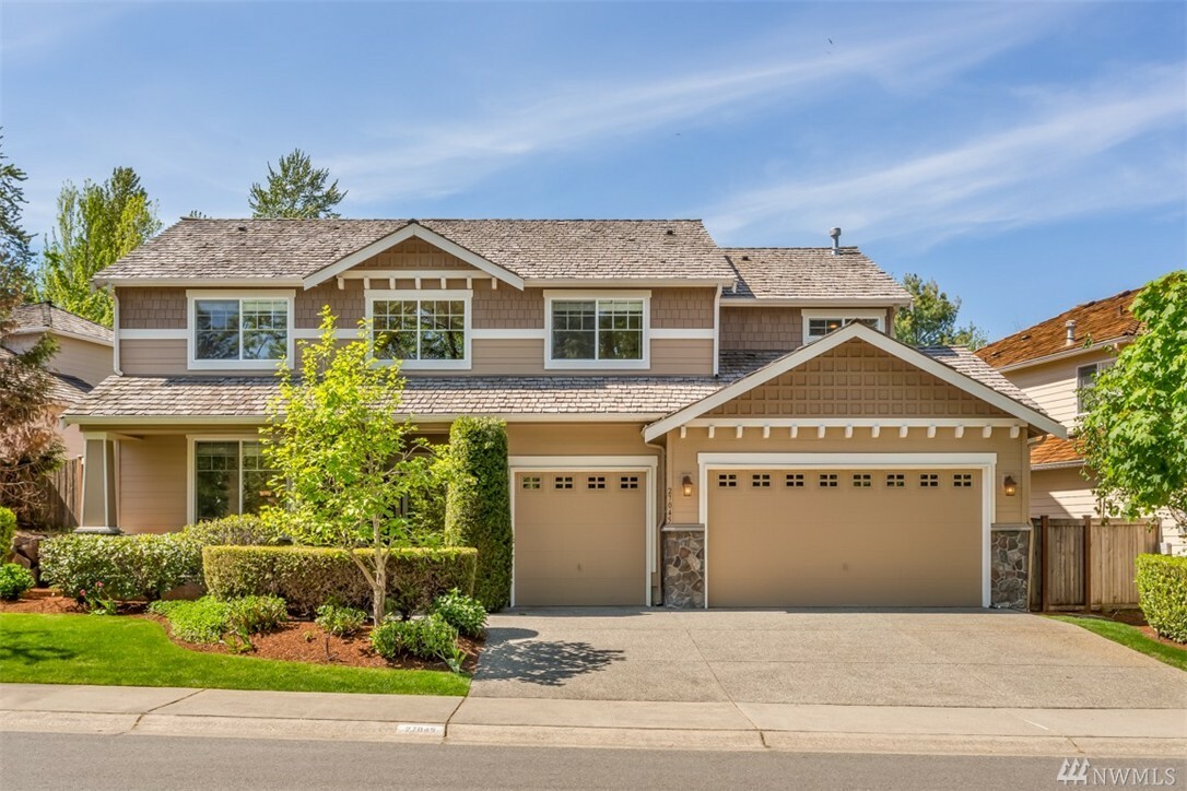 Property Photo:  27045 SE 9th Wy  WA 98075 