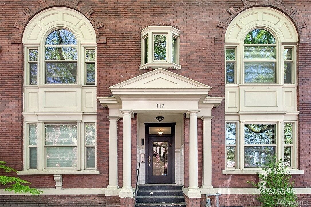 Property Photo:  117 John St 0  WA 98109 