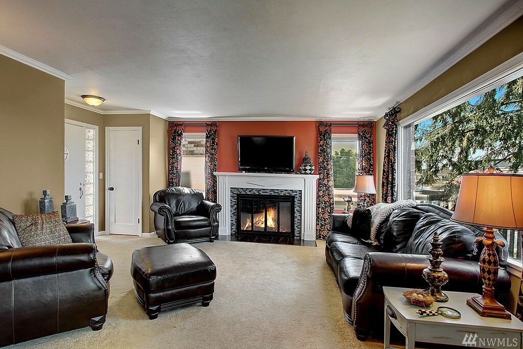Property Photo: 207 5th Ave N WA 98020