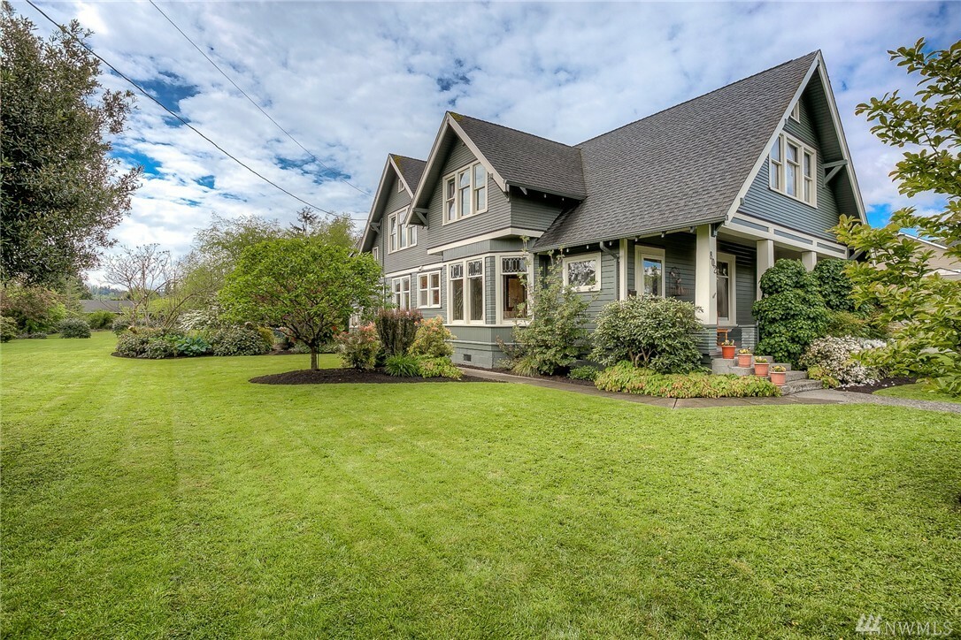 Property Photo:  802 7th Ave SW  WA 98371 