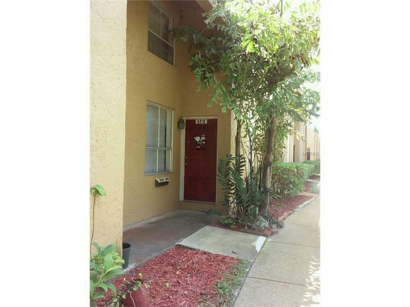 Property Photo: 4210 La Palma Court FL 33611