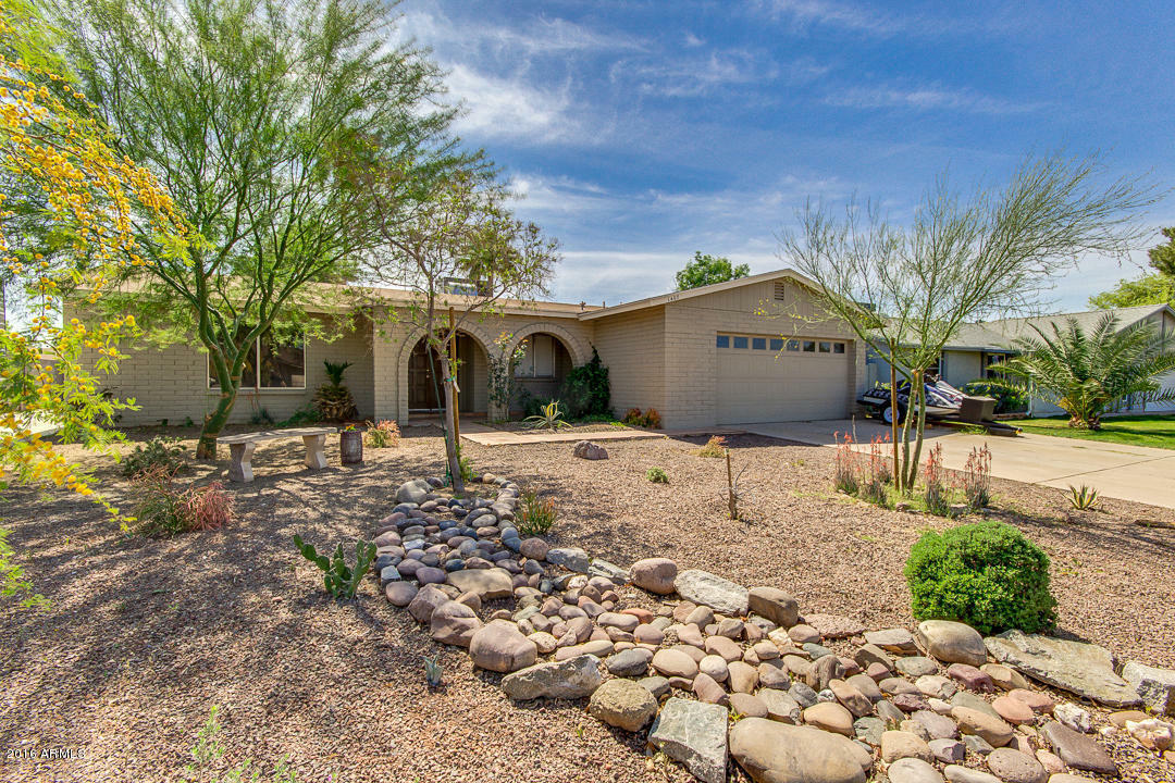 Property Photo:  1407 W El Alba Way  AZ 85224 