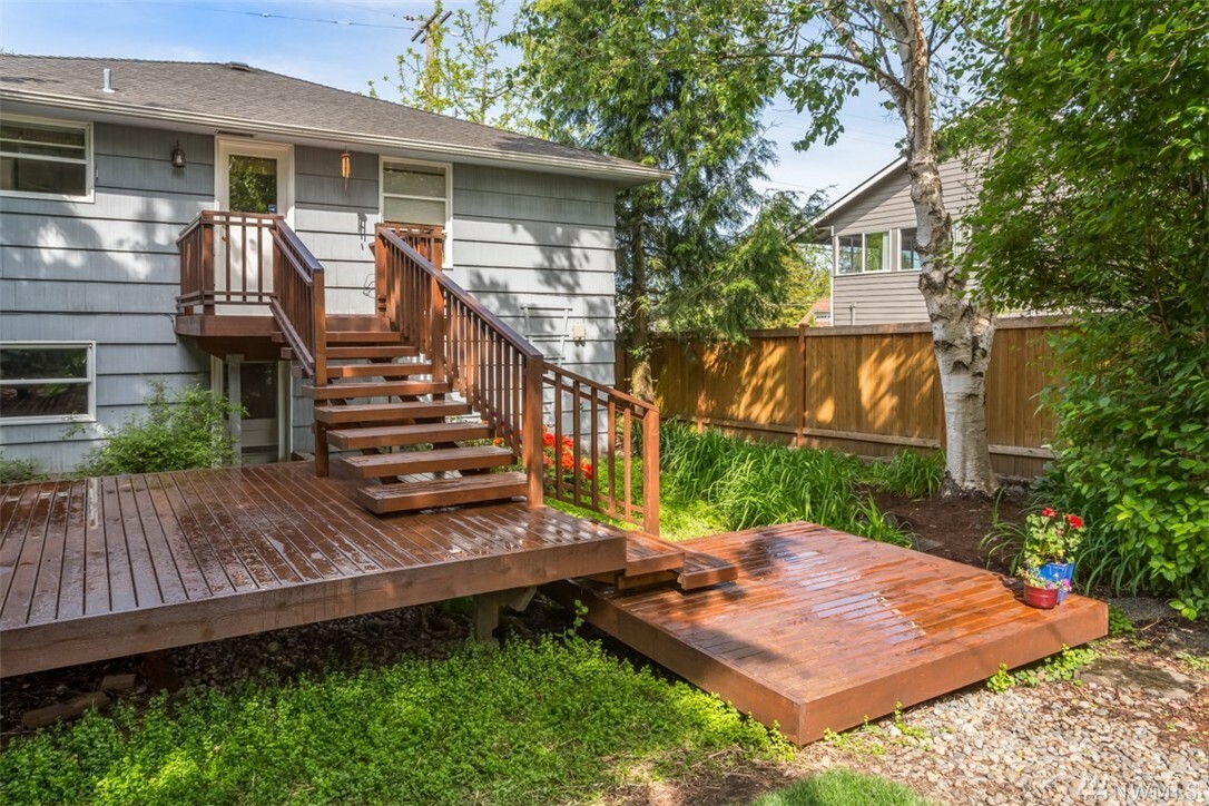 Property Photo:  5912 SW 48th Ave  WA 98136 