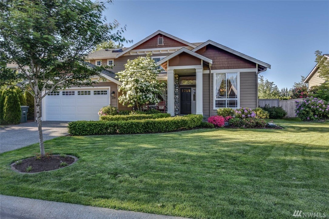 Property Photo: 220 SE 10th Cir WA 98045