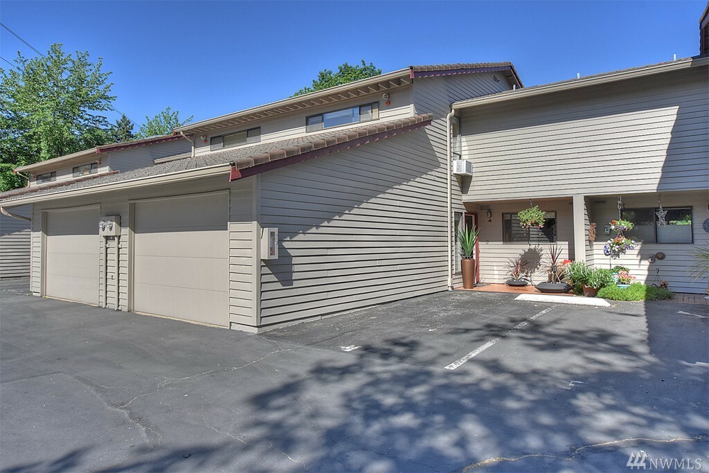 Property Photo: 1004 Kirkland Ave 4 WA 98033