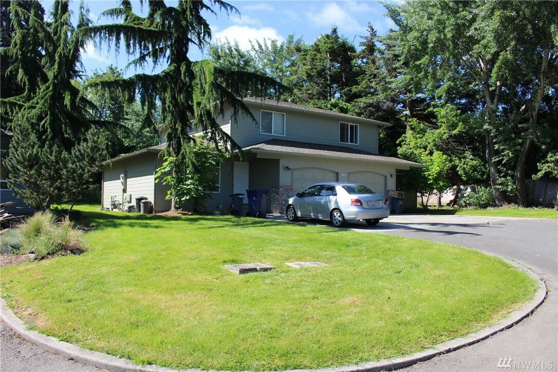 Property Photo:  903 36th St  WA 98221 