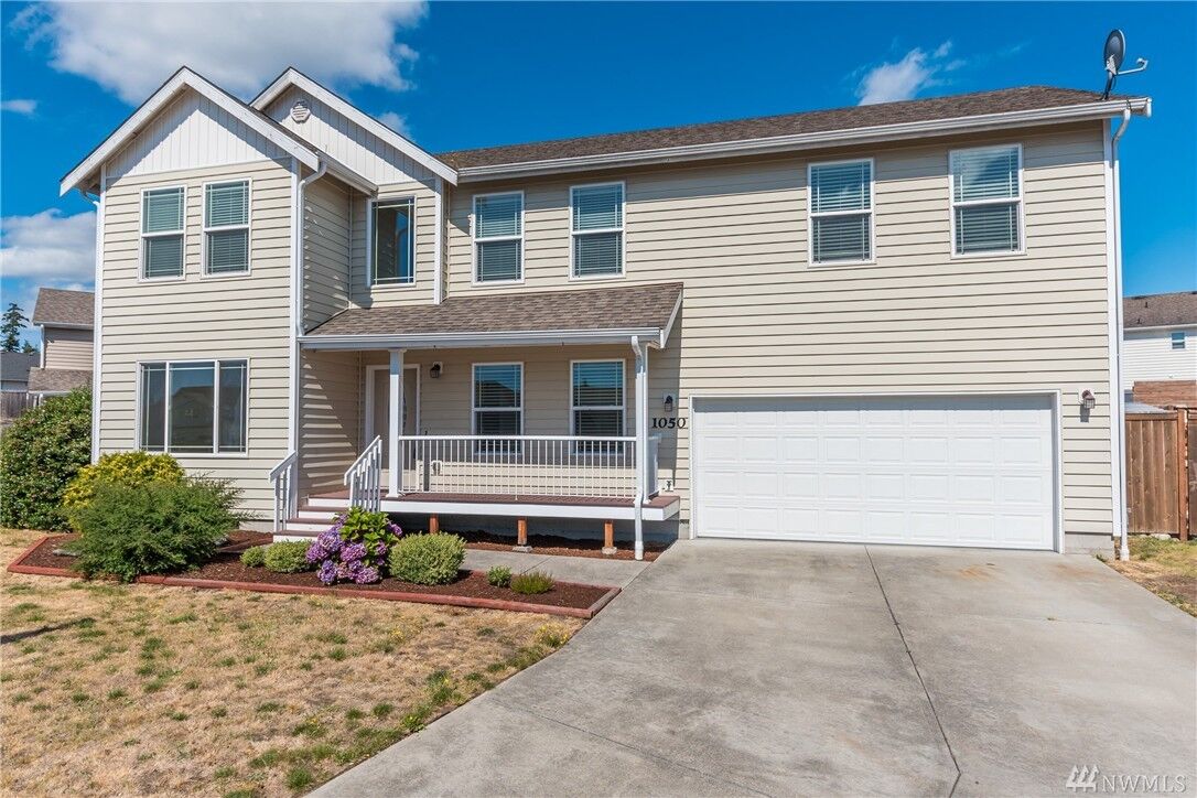 Property Photo:  1050 Kelly Place  WA 98277 