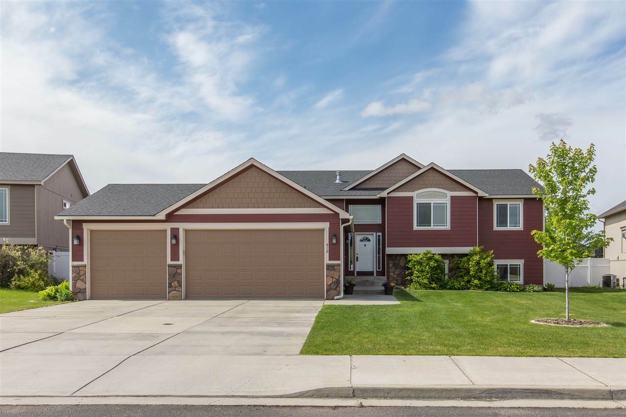 Property Photo: 418 E Parker Dr WA 99005